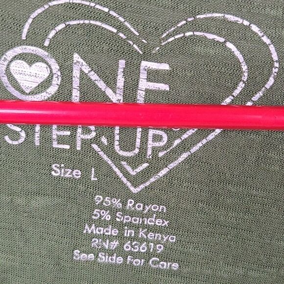 One Step Up Olive Green Slub Knit Top Ribbed V-Neck Button Detail Knit Tee Large - Picture 4 of 6